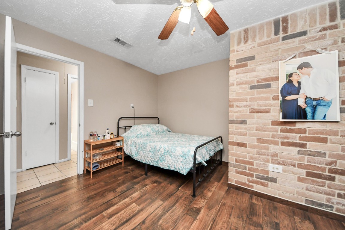 9634 Thistle Trail Drive Houston, TX 77070 - Photo 16 of 22 a bedroom with a bed and wooden floor