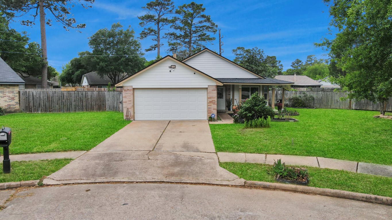 9634 Thistle Trail Drive Houston, TX 77070 - Photo 3 of 22 a front view of a house with garden