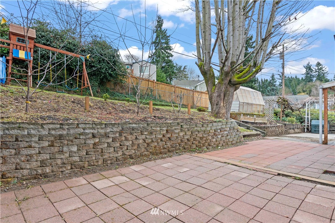 554 Bronson Way Northeast Renton, WA 98056 - Photo 23 of 35 a backyard of a house with table and chairs