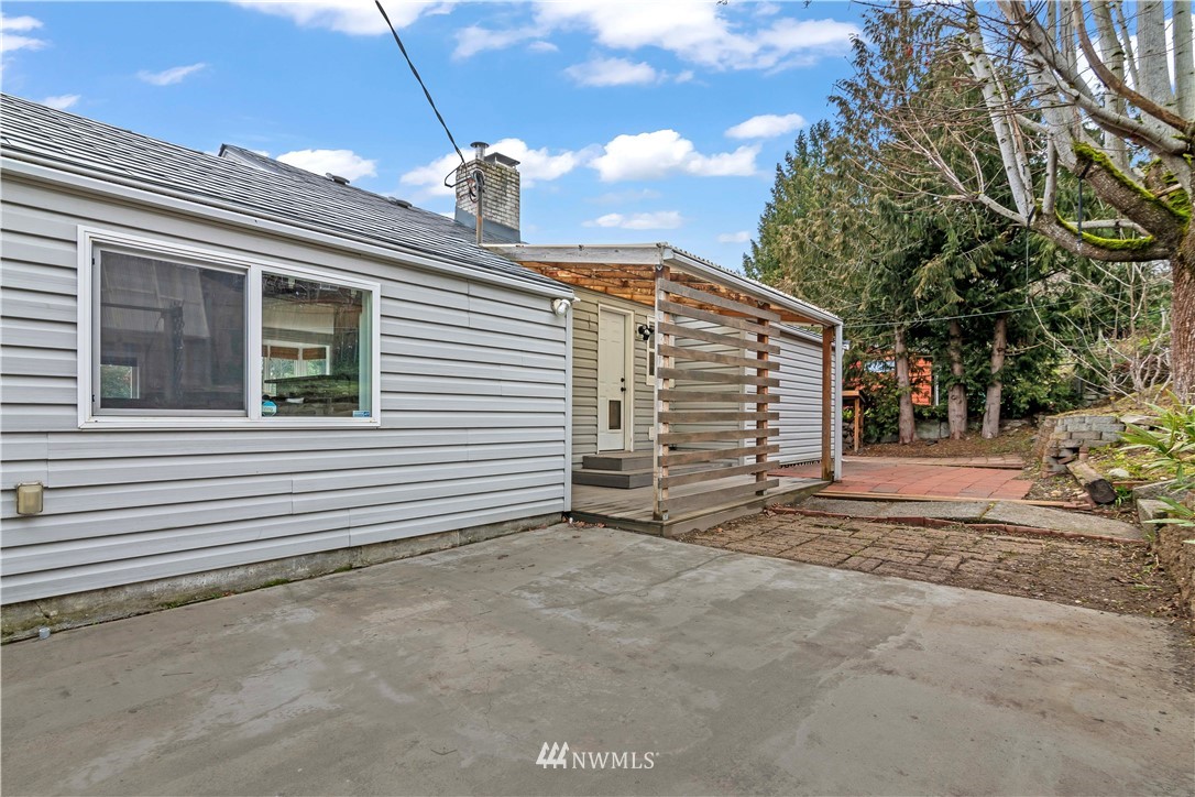 554 Bronson Way Northeast Renton, WA 98056 - Photo 25 of 35 a view of a house with a garage