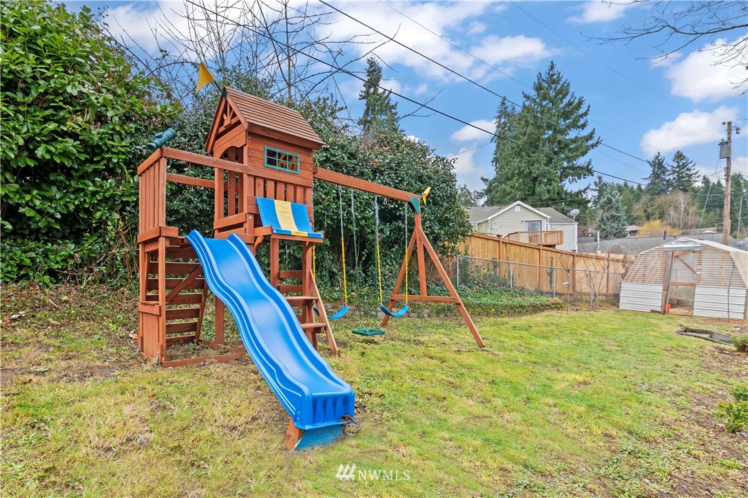 554 Bronson Way Northeast Renton, WA 98056 - Photo 27 of 35