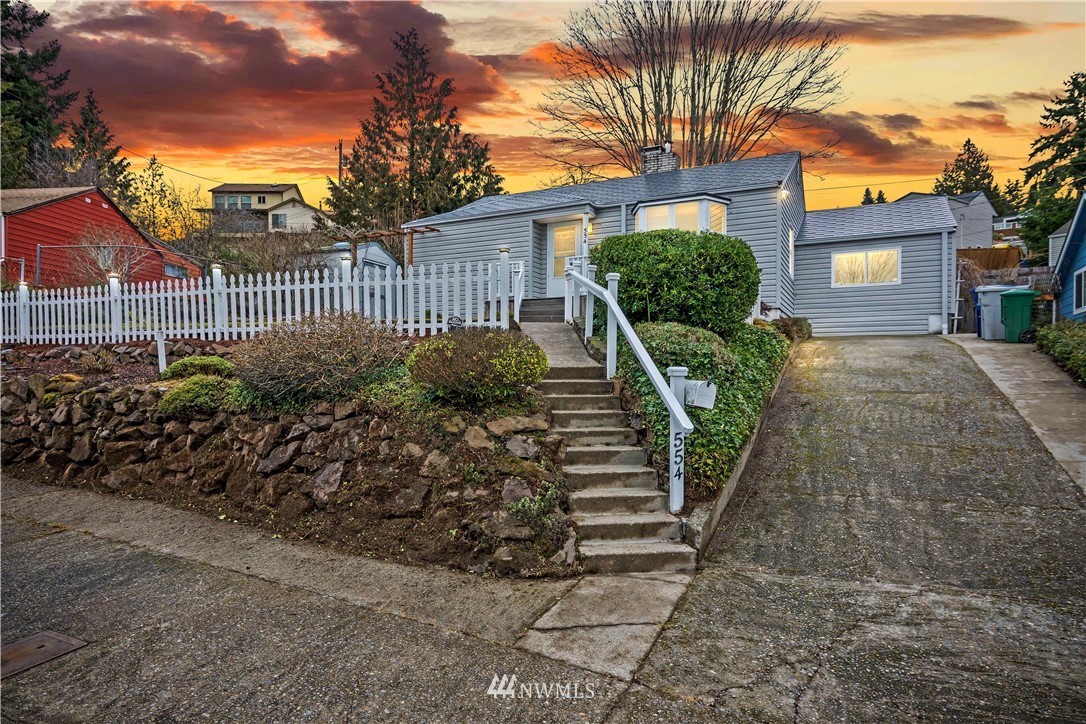 554 Bronson Way Northeast Renton, WA 98056 - Photo 32 of 35 a view of a garden with a plants