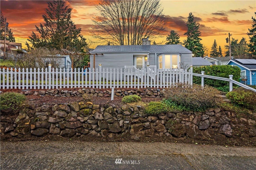 554 Bronson Way Northeast Renton, WA 98056 - Photo 33 of 35 a view of a house with a wooden fence