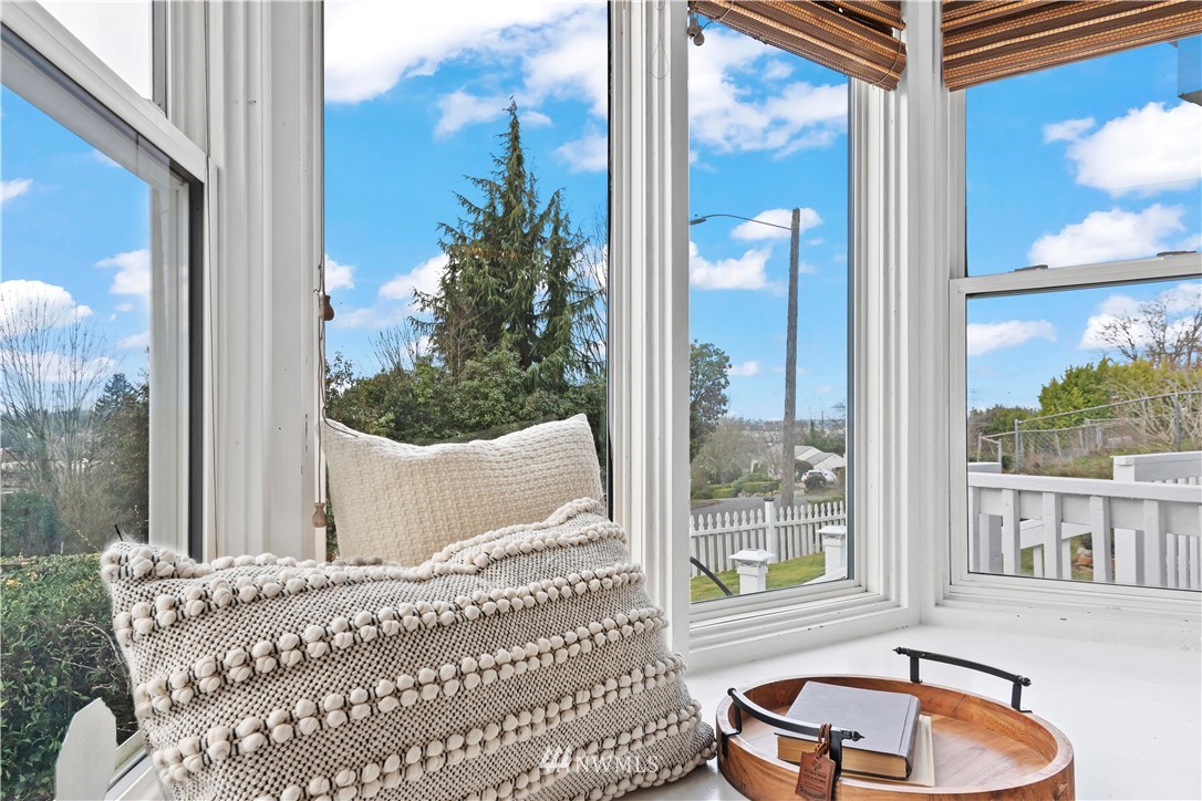 554 Bronson Way Northeast Renton, WA 98056 - Photo 7 of 35 a view of a balcony with chair and table