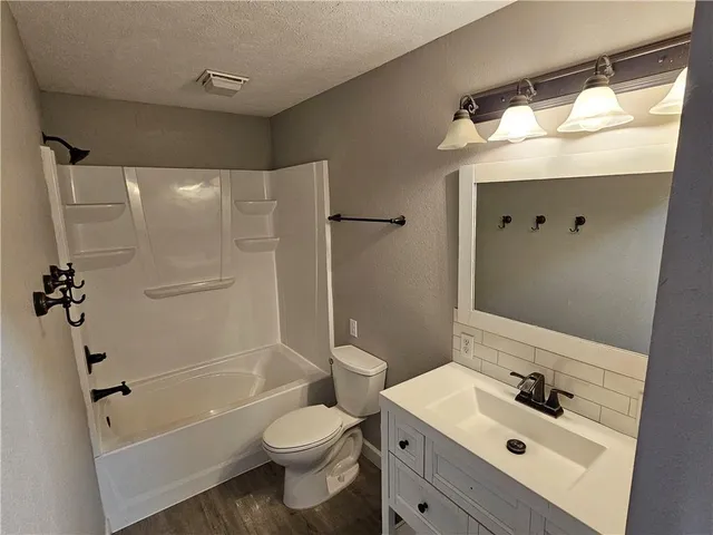 $549,900 | 4215 320 Road, El Dorado Springs, MO 64744