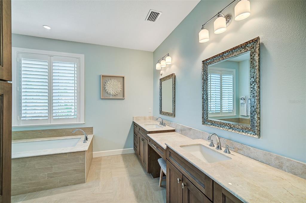 830 Tarawitt Drive Longboat Key, FL 34228 - Photo 24 of 74