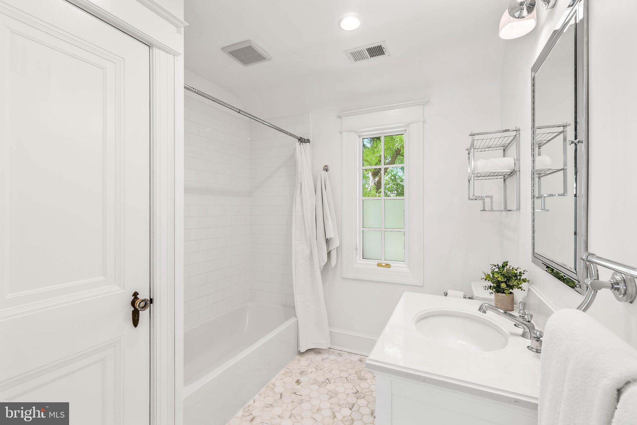 1908 Rookwood Road Silver Spring, MD 20910 - Photo 15 of 35 Primary Bathroom