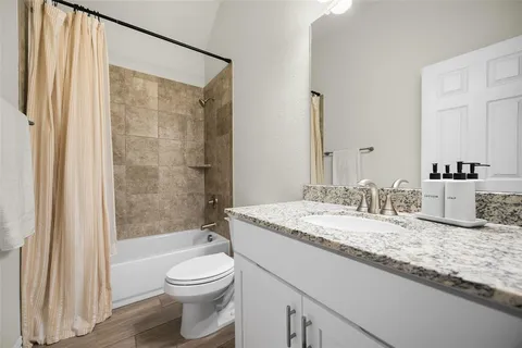 $384,900 | 420 Stone Holw Drive, Ferris, TX 75125