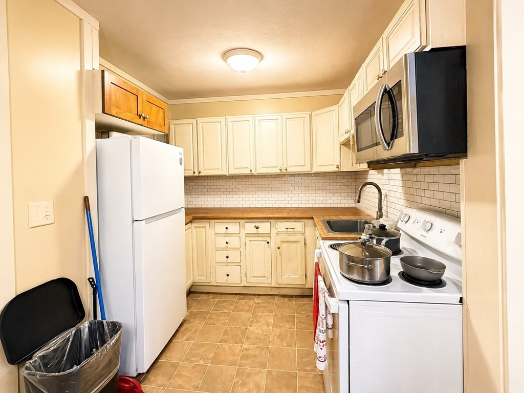 145 Hancock Street Springfield, MA 01109 - Photo 7 of 22 Gallery Image 7