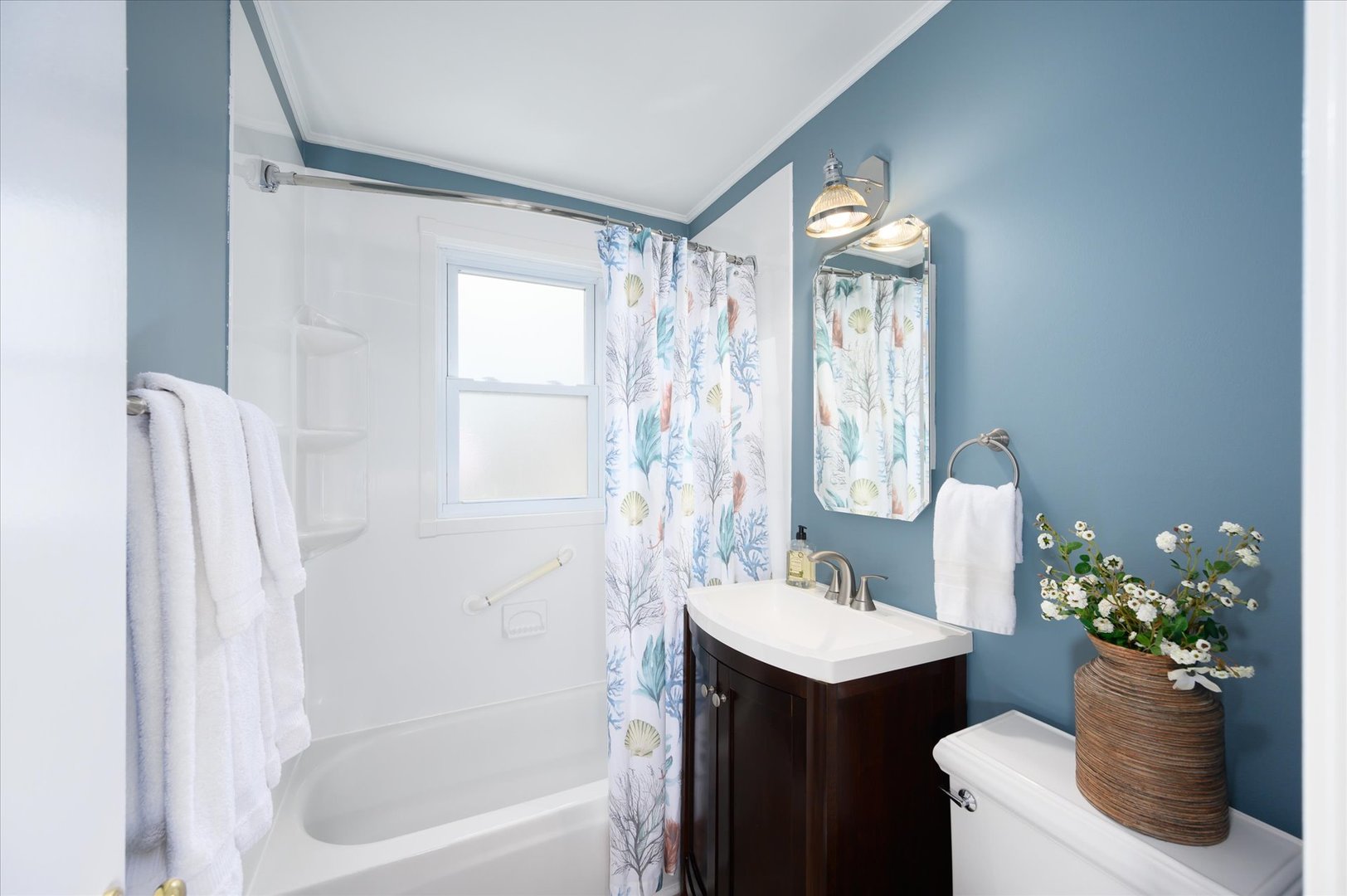 1507 North Taft Avenue Berkeley, IL 60163 - Photo 12 of 28 a bathroom with a sink toilet and shower