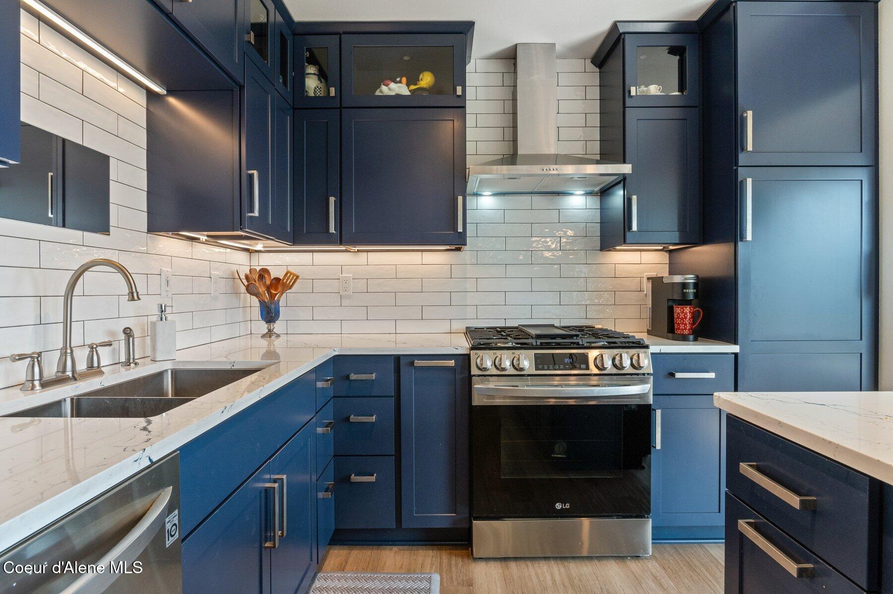 311 School Road Hope, ID 83836 - Photo 12 of 60 Chef's Gourmet Kitchen