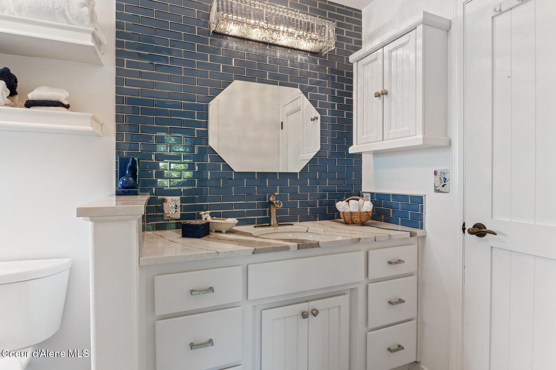 311 School Road Hope, ID 83836 - Photo 18 of 60 Primary Ensuite Bathroom