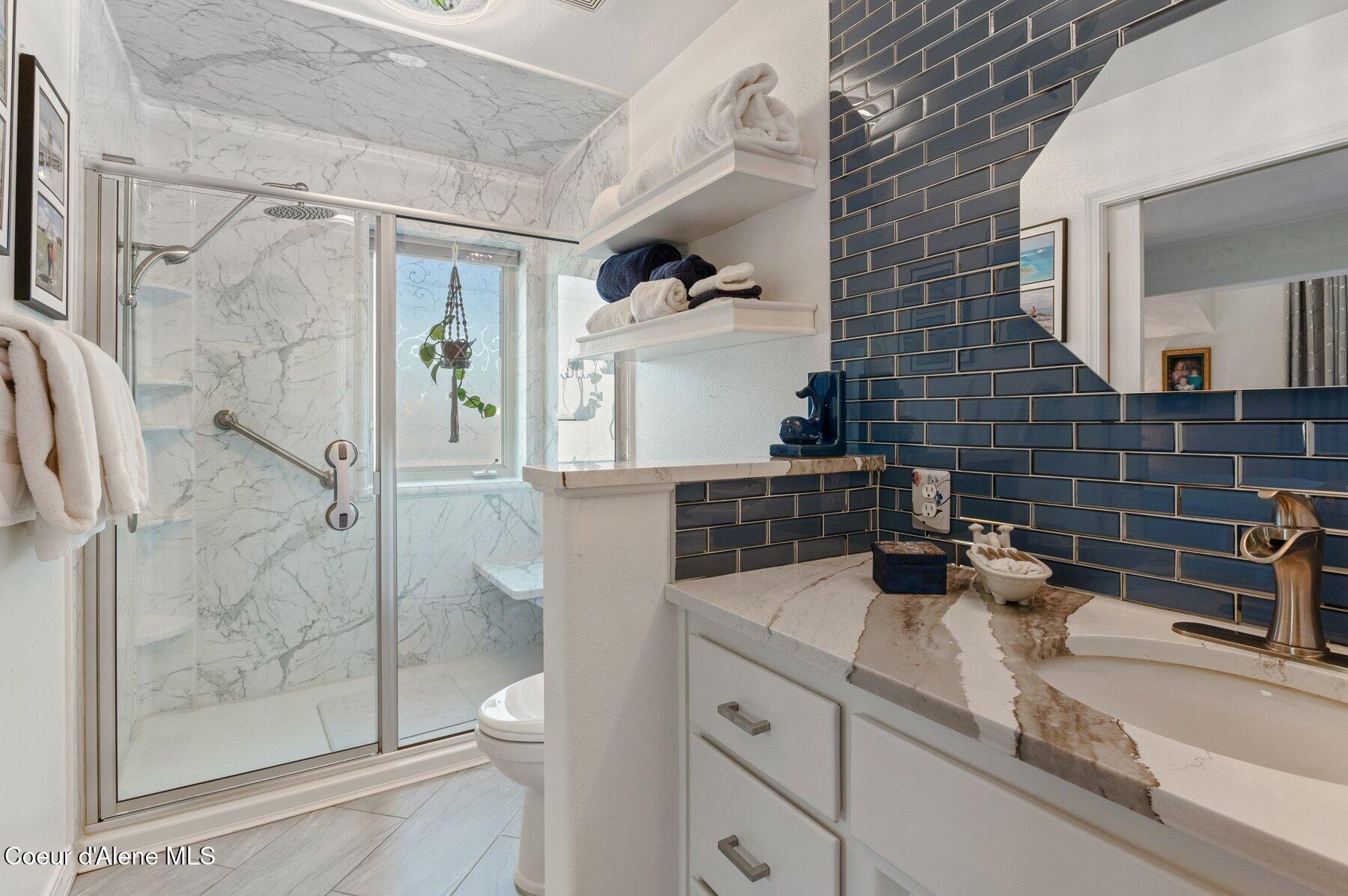 311 School Road Hope, ID 83836 - Photo 19 of 60 Primary Ensuite Bathroom