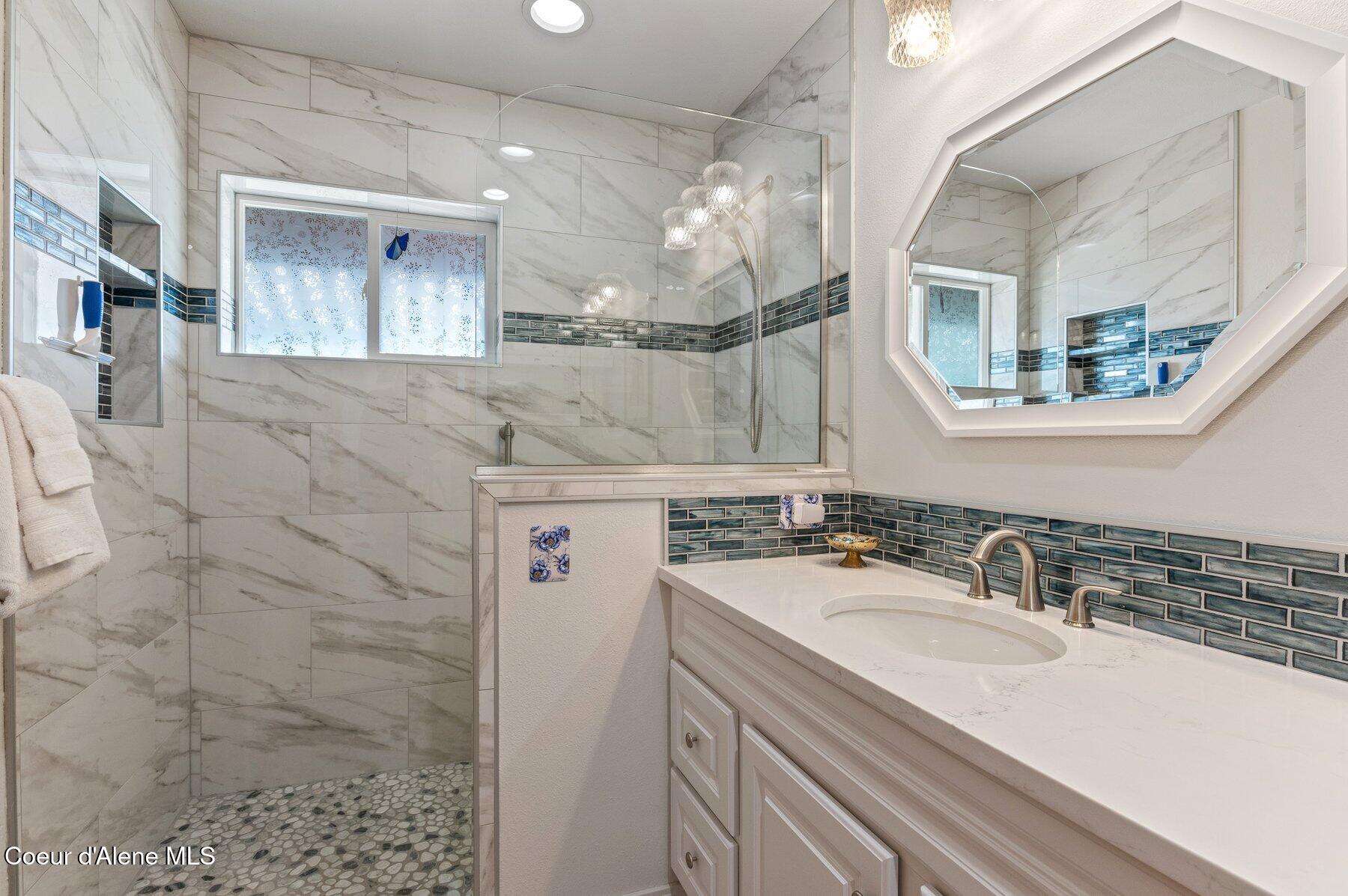 311 School Road Hope, ID 83836 - Photo 21 of 60 2nd Primary Ensuite Bathroom