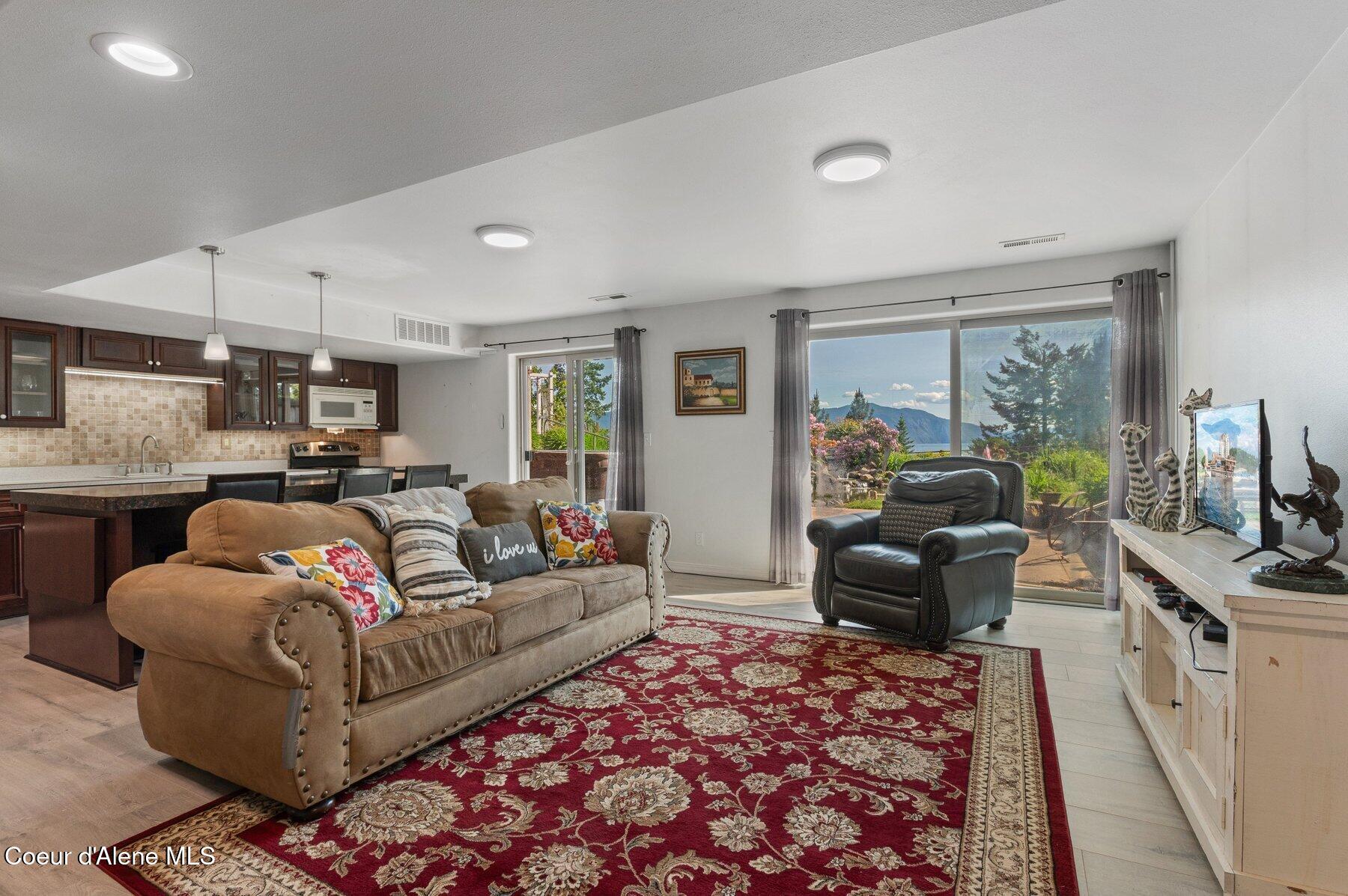 311 School Road Hope, ID 83836 - Photo 22 of 60 Family Room