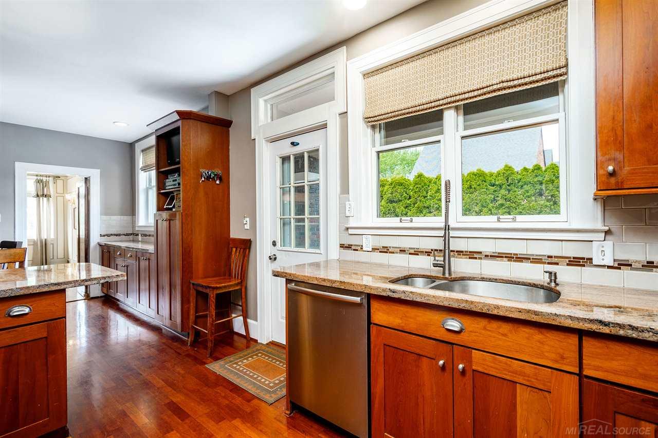 1050 Yorkshire Road Grosse Pointe, MI 48230 - Photo 27 of 85 50012855-26.JPG