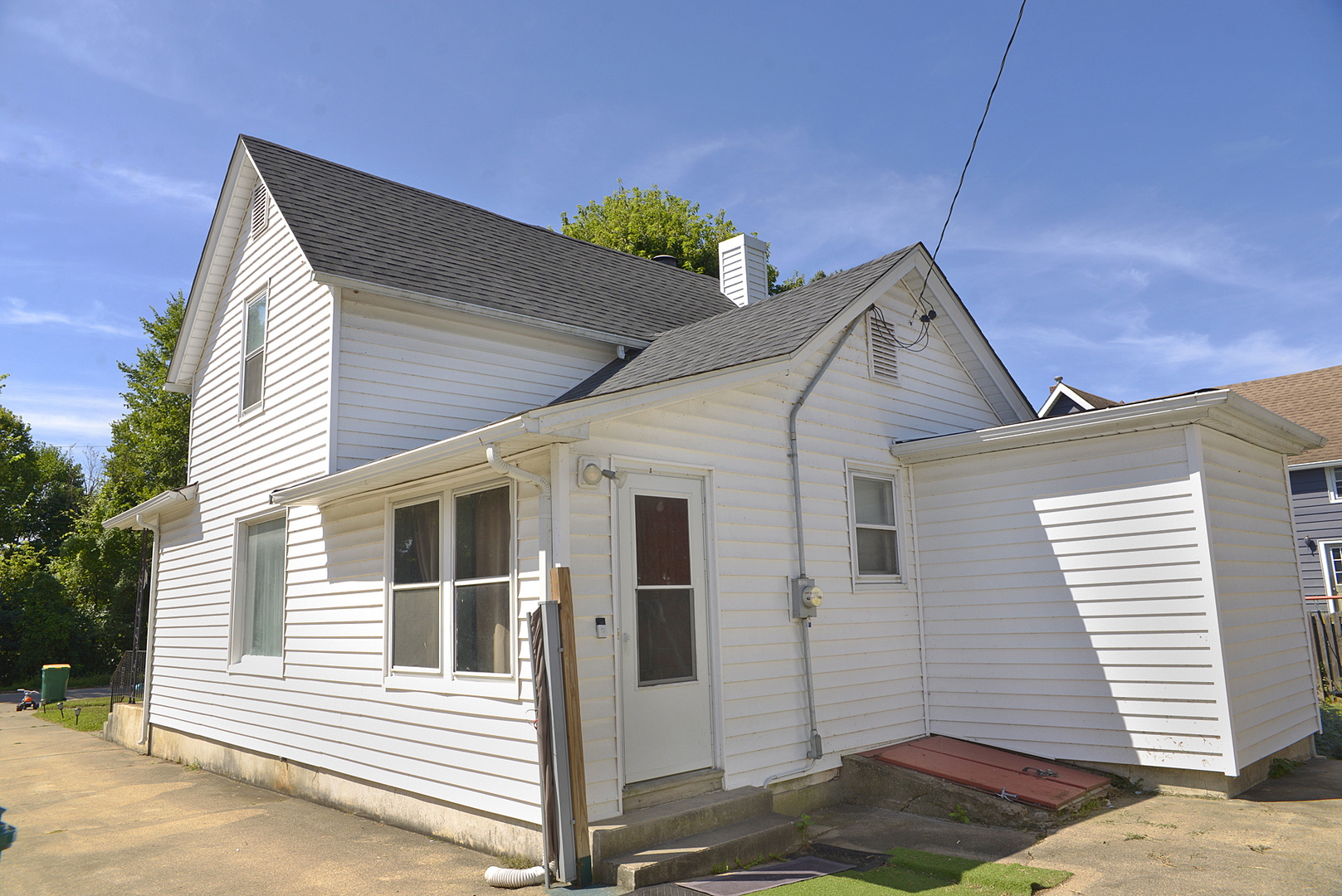 454 Washington Street Marseilles, IL 61341 - Photo 15 of 16 a view of a house with a balcony