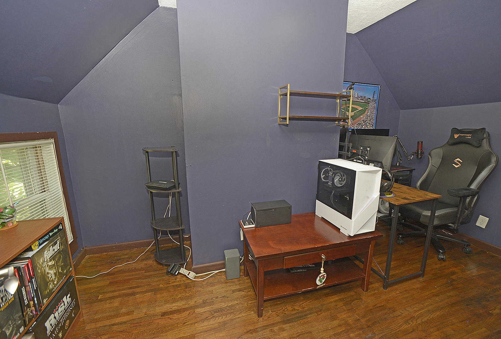 454 Washington Street Marseilles, IL 61341 - Photo 10 of 16 a living room with furniture a rug and a wooden floor