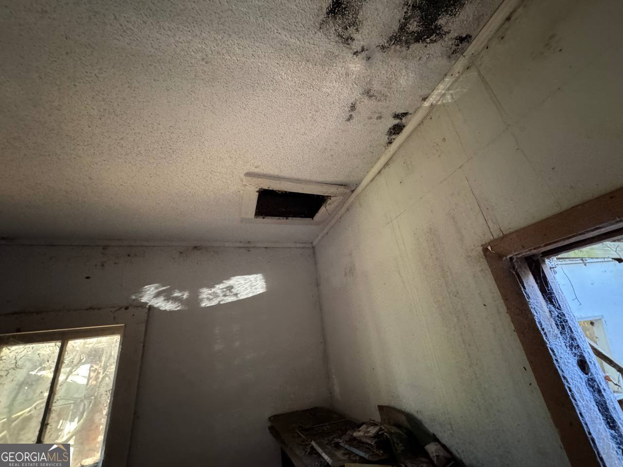 916 Gordon Street Brunswick, GA 31520 - Photo 5 of 77