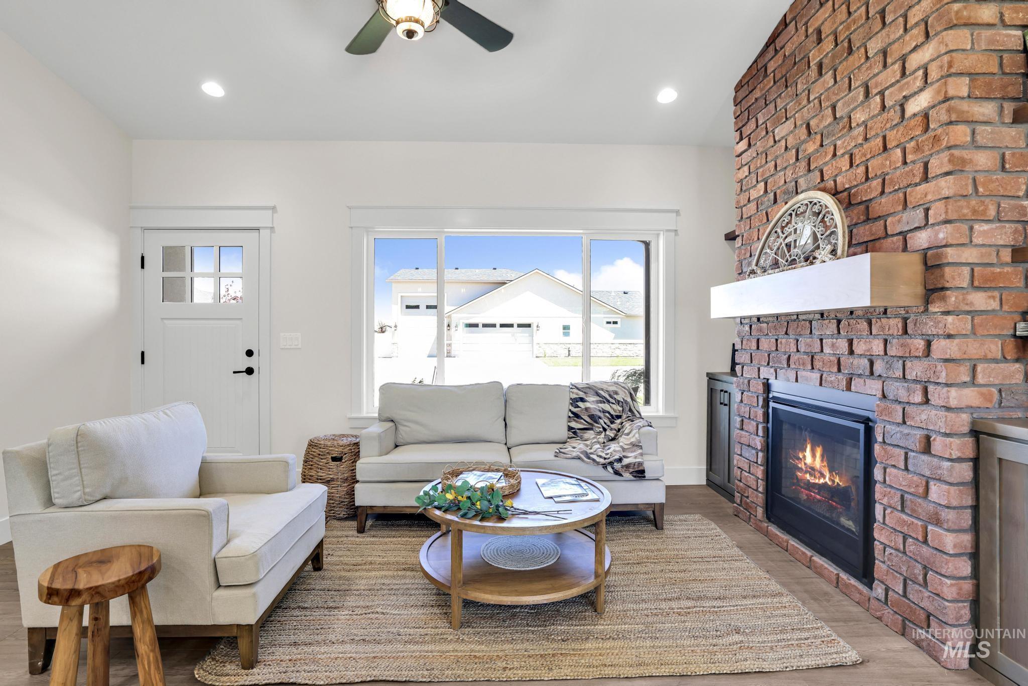 284 Sandi Road Twin Falls, ID 83301 - Photo 15 of 33 Spacious interior featuring a neutral color palette, recessed lighting, and a ceiling fan