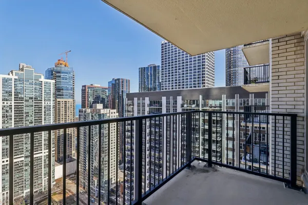 $1,250,000 | 400 East Randolph Street, Unit 371920, Chicago, IL 60601