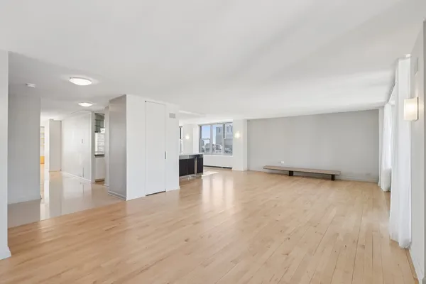 $1,250,000 | 400 East Randolph Street, Unit 371920, Chicago, IL 60601