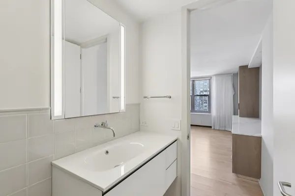 $1,250,000 | 400 East Randolph Street, Unit 371920, Chicago, IL 60601