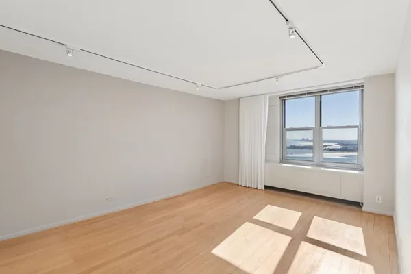 $1,250,000 | 400 East Randolph Street, Unit 371920, Chicago, IL 60601