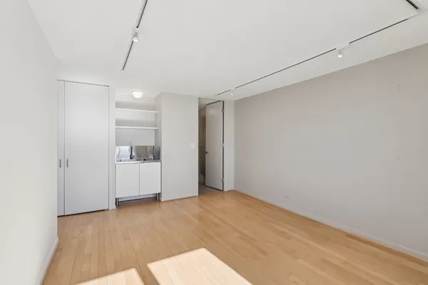 $1,250,000 | 400 East Randolph Street, Unit 371920, Chicago, IL 60601