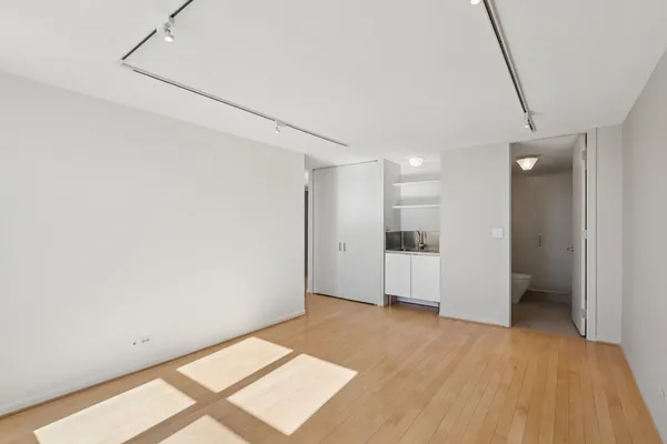 $1,250,000 | 400 East Randolph Street, Unit 371920, Chicago, IL 60601