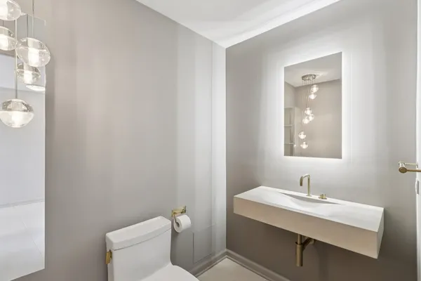 $1,250,000 | 400 East Randolph Street, Unit 371920, Chicago, IL 60601