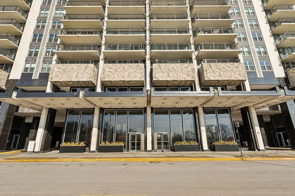 $1,250,000 | 400 East Randolph Street, Unit 371920, Chicago, IL 60601