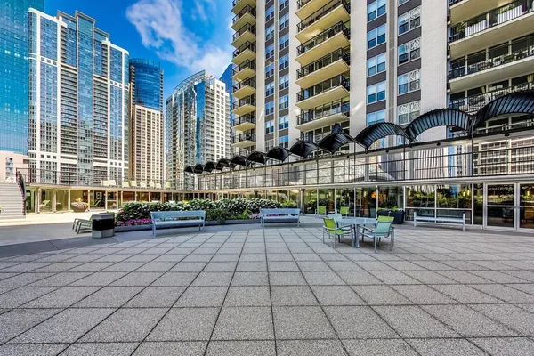 $1,250,000 | 400 East Randolph Street, Unit 371920, Chicago, IL 60601