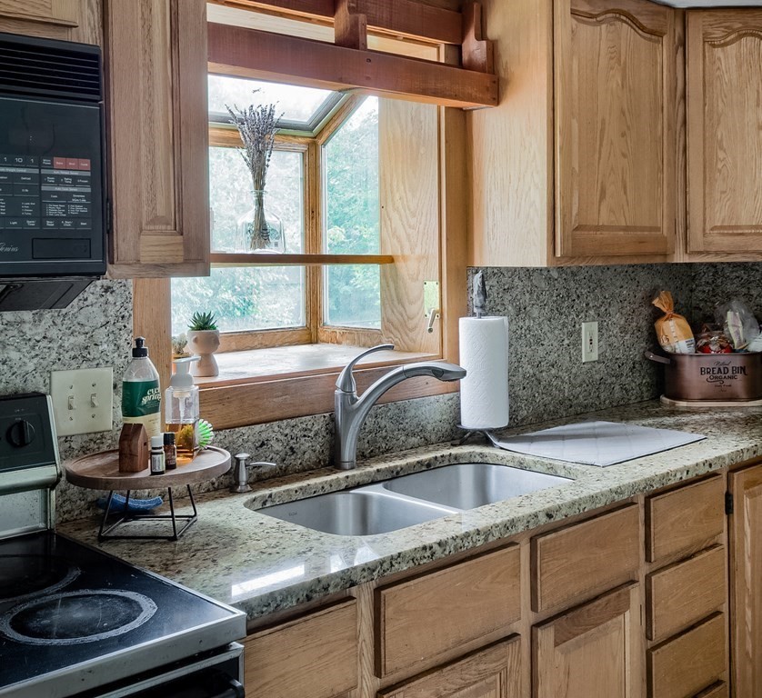 62 Brattle Street Worcester, MA 01606 - Photo 3 of 24