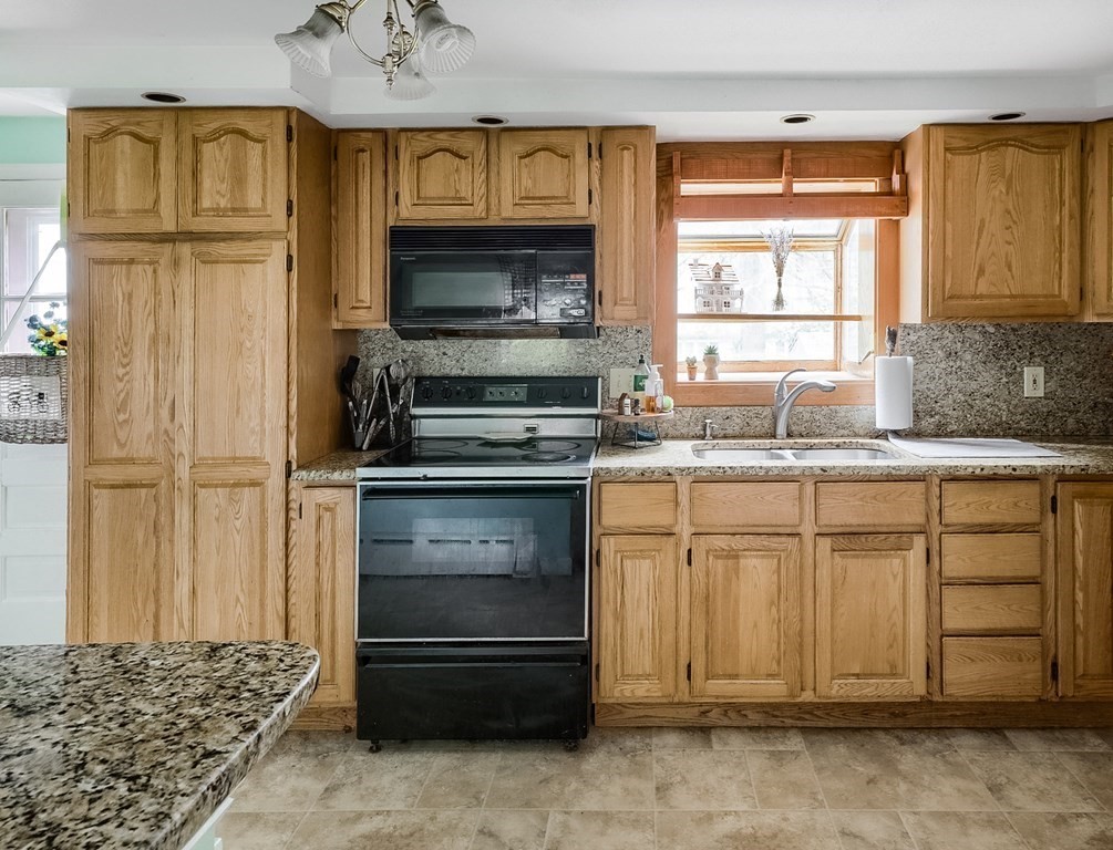 62 Brattle Street Worcester, MA 01606 - Photo 4 of 24