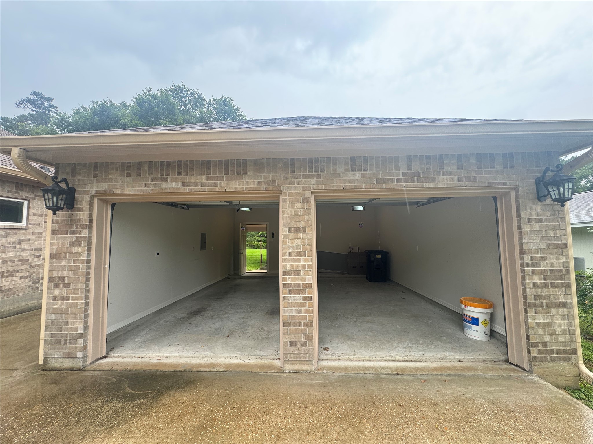 2010 Cherry Laurel Spring, TX 77386 - Photo 44 of 45 2 car garage