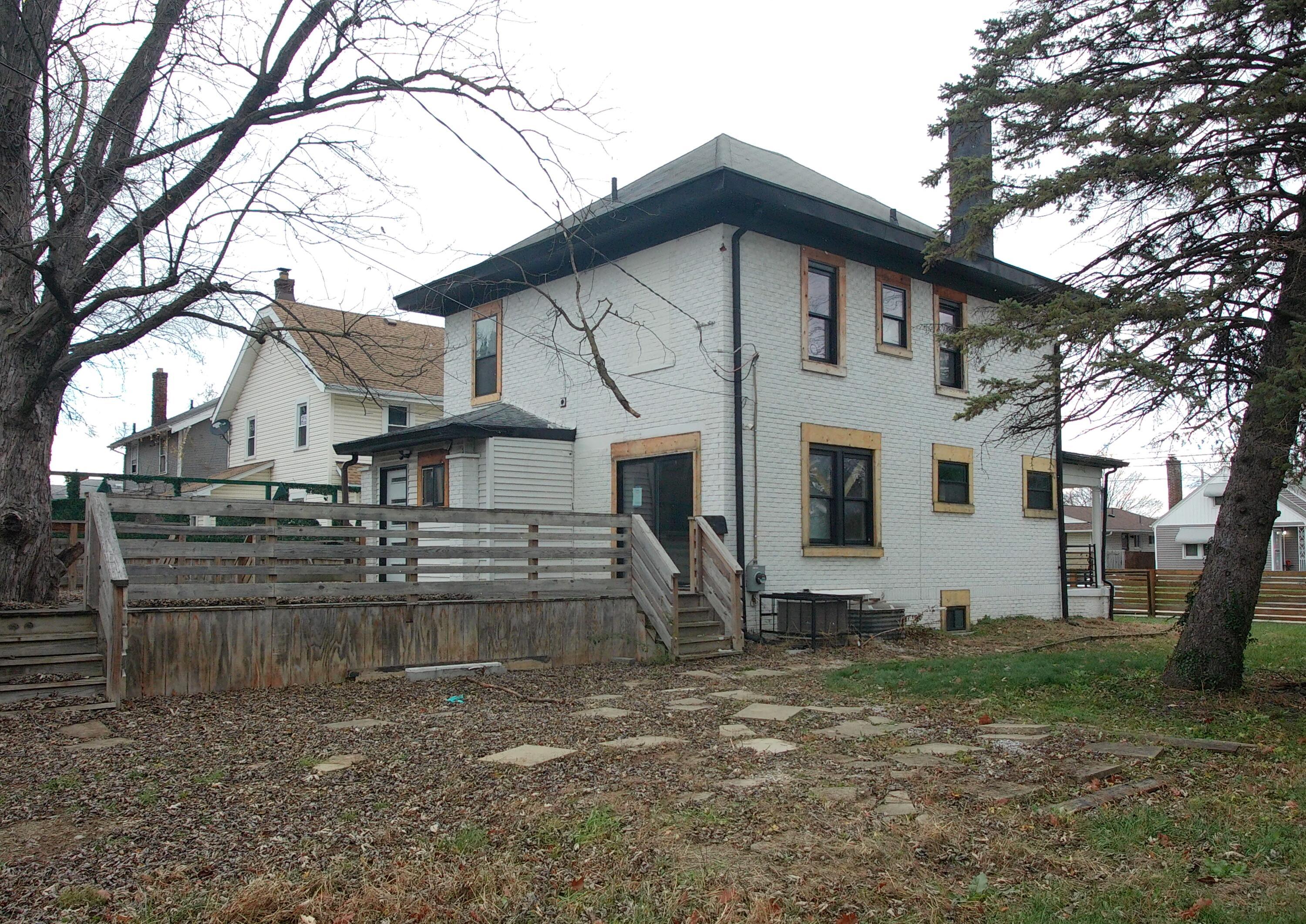 1465 Lockbourne Road Columbus, OH 43206 - Photo 4 of 24 4