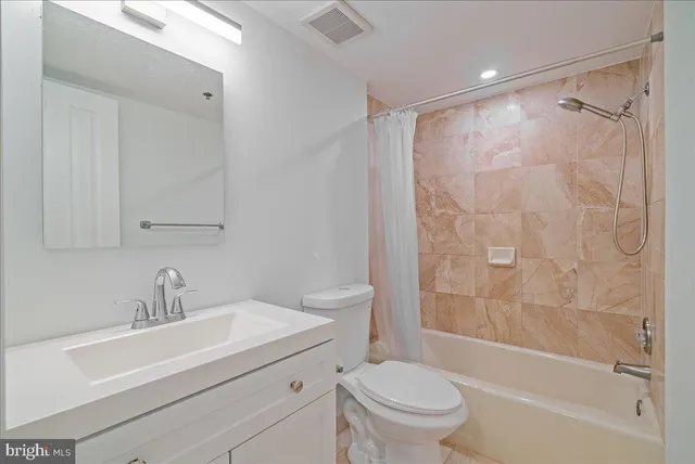 $2,100 | 601 Pennsylvania Avenue Northwest, Unit 901, Washington, DC 20004