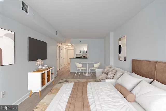 $2,100 | 601 Pennsylvania Avenue Northwest, Unit 901, Washington, DC 20004