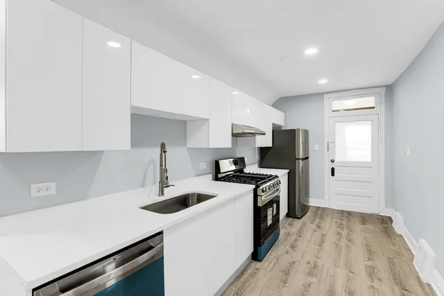 $1,800 | 4218 North Monitor Avenue, Unit 2, Chicago, IL 60634