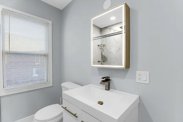 $1,800 | 4218 North Monitor Avenue, Unit 2, Chicago, IL 60634