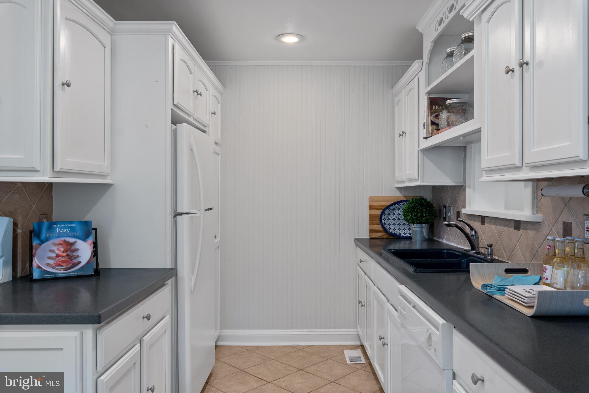 9 Dogwood Road Annapolis, MD 21403 - Photo 22 of 42 a kitchen with stainless steel appliances granite countertop a sink a stove and a refrigerator