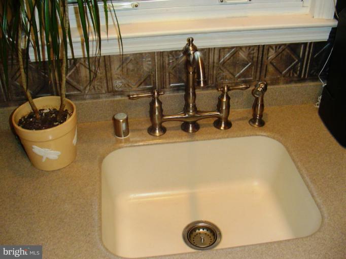 4310 East Joppa Road Baltimore, MD 21236 - Photo 6 of 29 Kitchen
