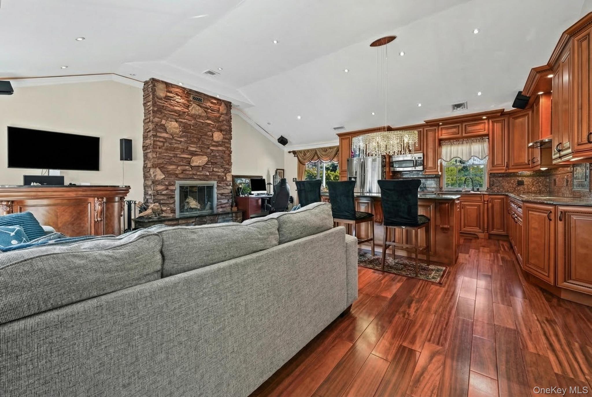 16 Tudor Road Hicksville, NY 11801 - Photo 11 of 24