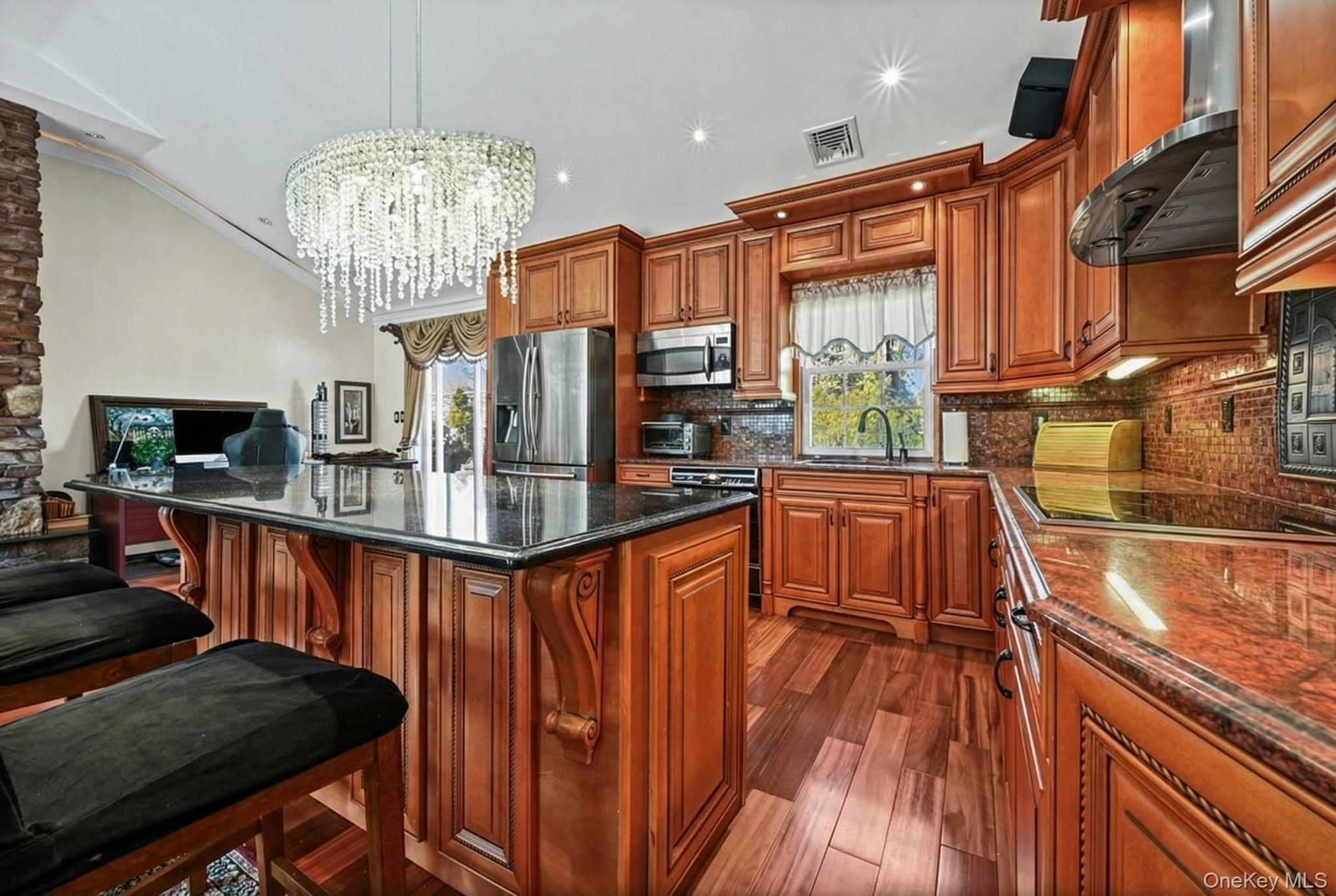 16 Tudor Road Hicksville, NY 11801 - Photo 12 of 24