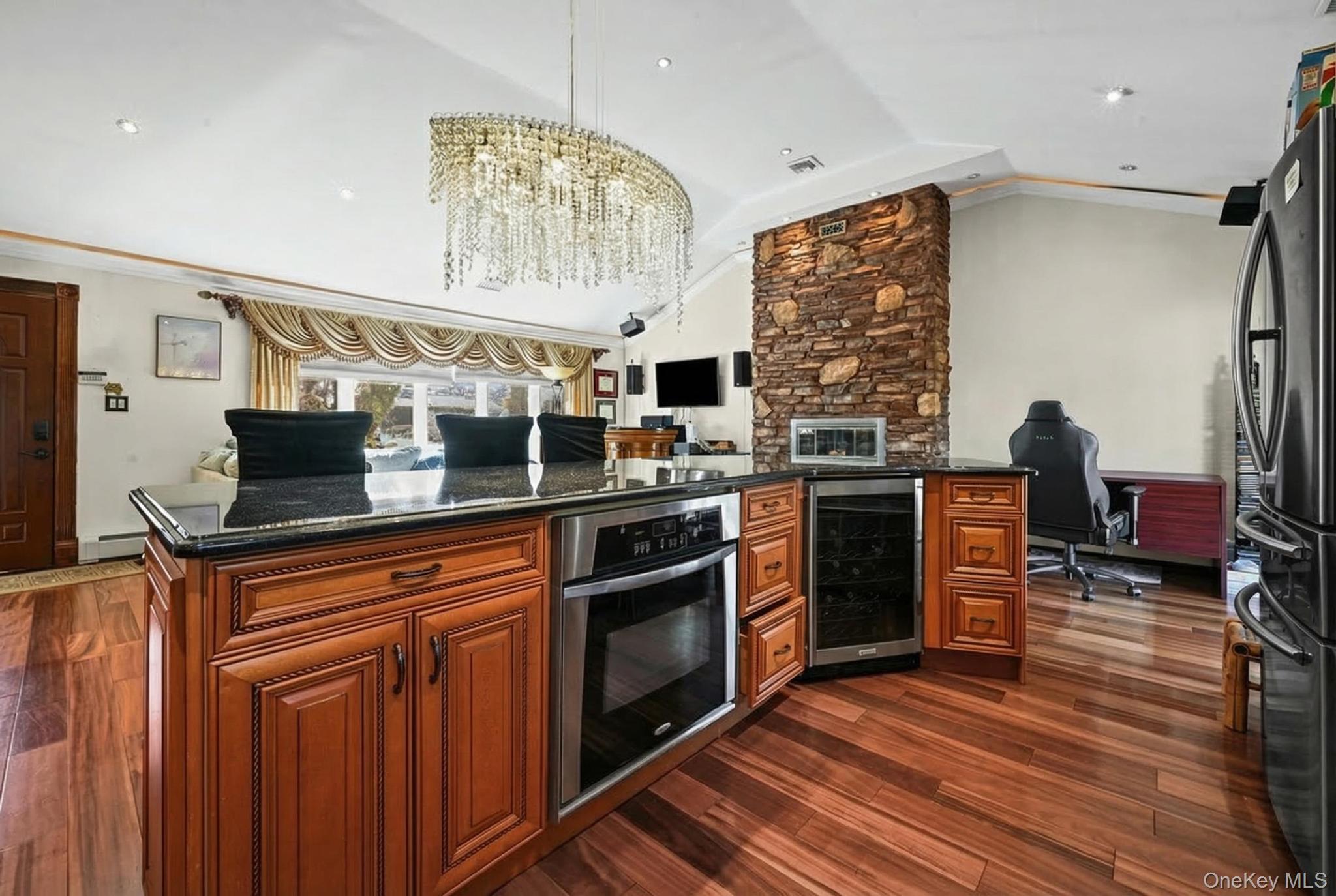 16 Tudor Road Hicksville, NY 11801 - Photo 13 of 24