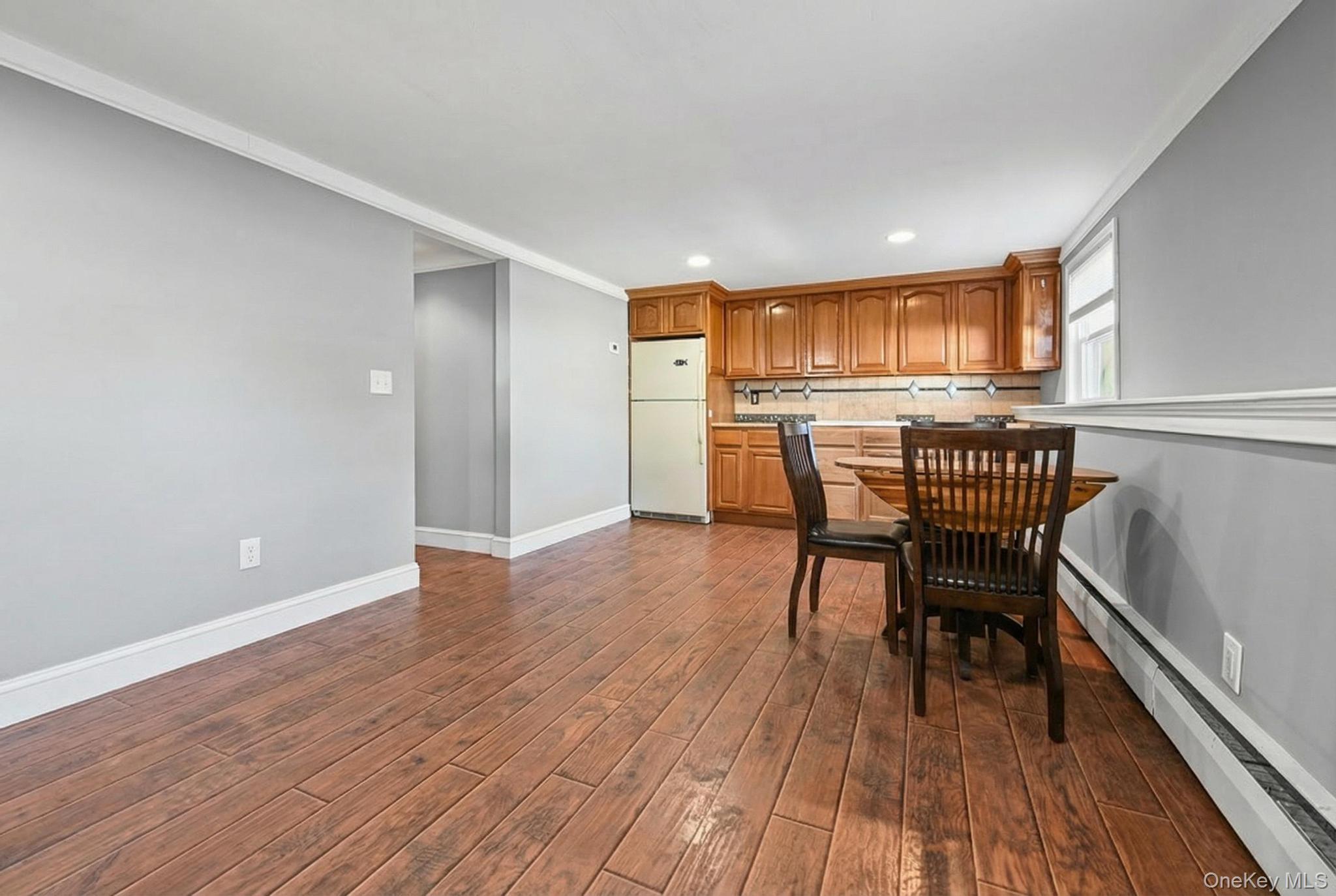 16 Tudor Road Hicksville, NY 11801 - Photo 20 of 24