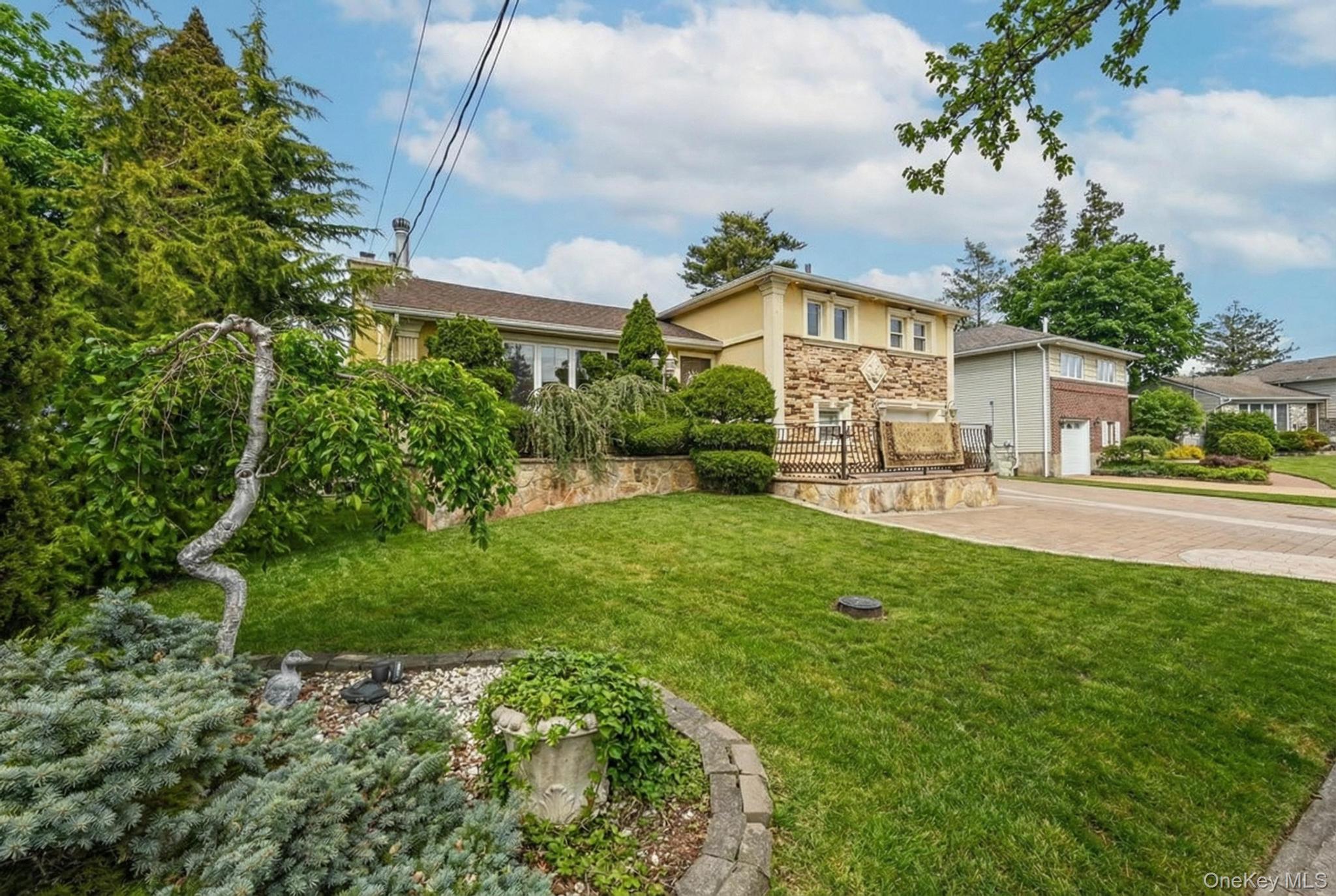 16 Tudor Road Hicksville, NY 11801 - Photo 2 of 24