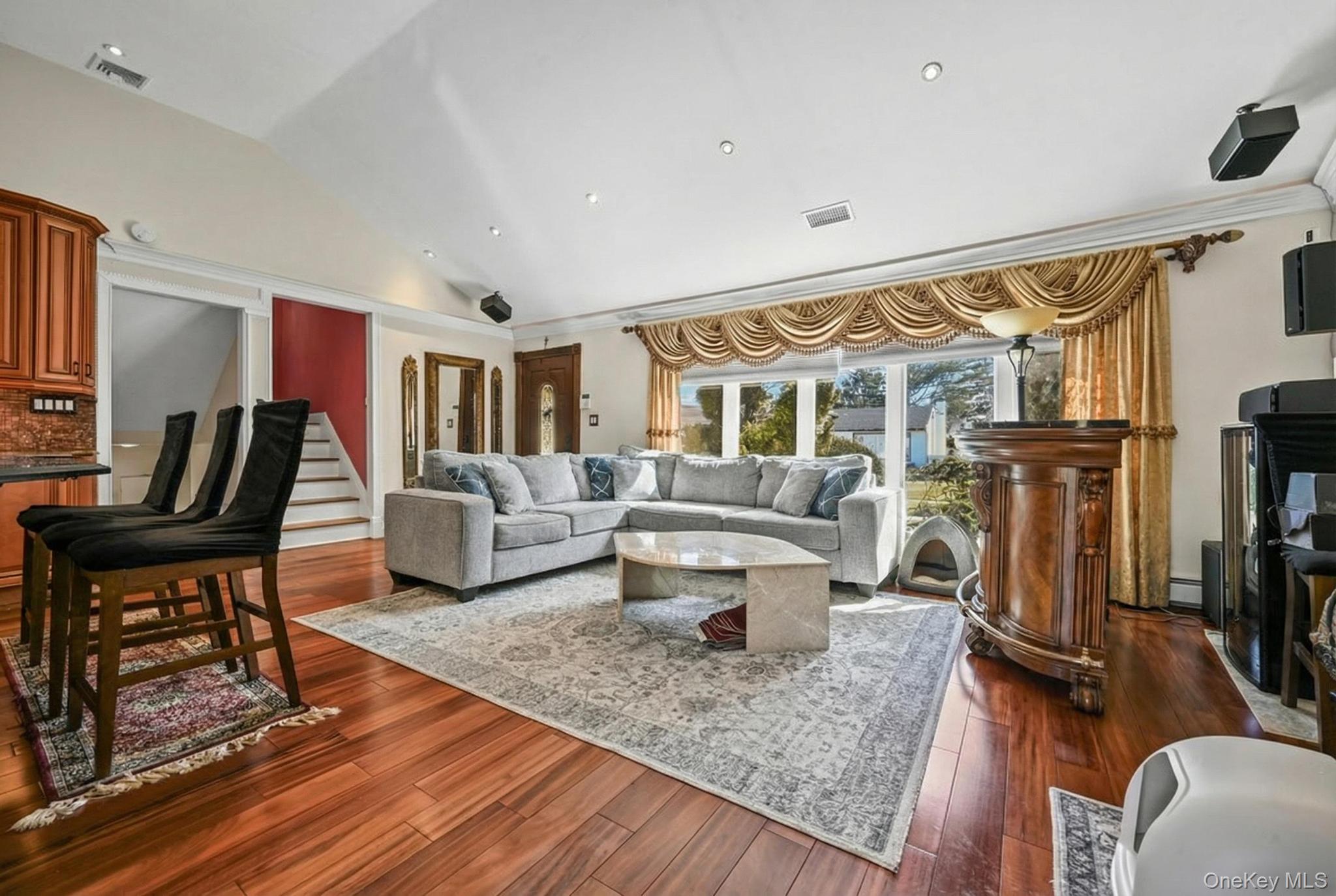 16 Tudor Road Hicksville, NY 11801 - Photo 22 of 24