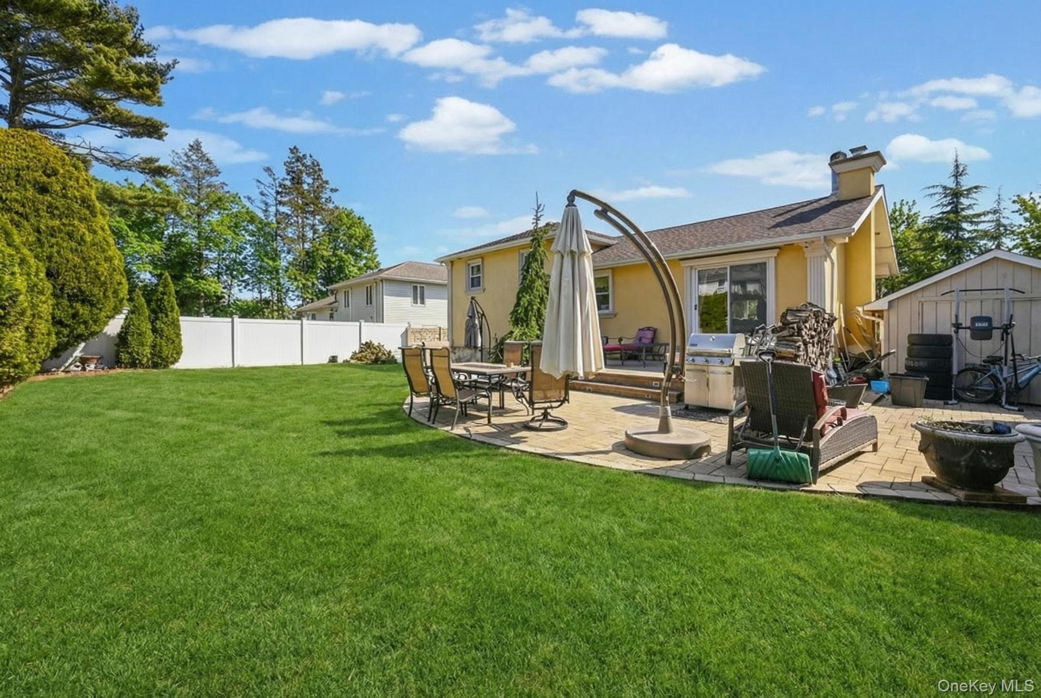 16 Tudor Road Hicksville, NY 11801 - Photo 4 of 24